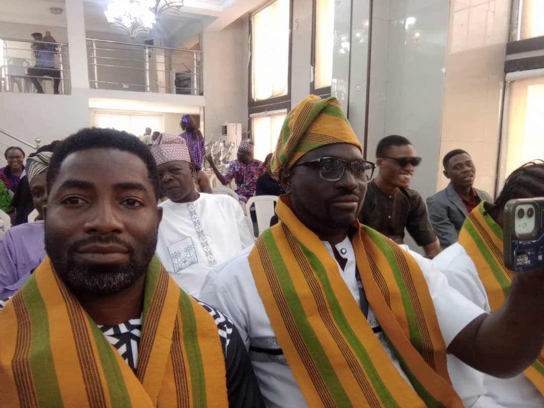 Aso Okè and Ipèlè